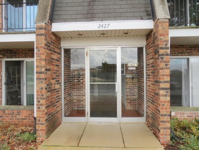 Look at this spacious condo in sought after Downers Grove area on Downers Grove Golf Club in Illinois - for sale on GolfHomes.com, golf home, golf lot