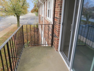 Look at this spacious condo in sought after Downers Grove area on Downers Grove Golf Club in Illinois - for sale on GolfHomes.com, golf home, golf lot