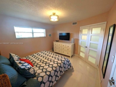 Did I say Chic???!!!

La Creme de la creme!!! Love where you on Hollybrook Golf and Tennis Club  in Florida - for sale on GolfHomes.com, golf home, golf lot