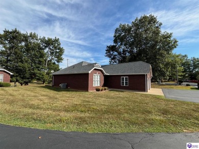 Welcome to this delightful 2-bedroom, 2-bath patio home on Hillcrest Country Club in Kentucky - for sale on GolfHomes.com, golf home, golf lot