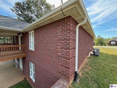 Welcome to this delightful 2-bedroom, 2-bath patio home on Hillcrest Country Club in Kentucky - for sale on GolfHomes.com, golf home, golf lot