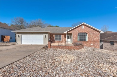 This well-maintained home is ready for its next owner! Perfectly on Bella Vista Country Club - Scottsdale in Arkansas - for sale on GolfHomes.com, golf home, golf lot