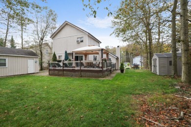 Welcome to this well maintained 3 bedroom 2 bath home nestled in on Pocono Farms Country Club in Pennsylvania - for sale on GolfHomes.com, golf home, golf lot