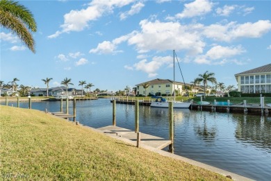 Motivated Seller!  END-UNIT, SINGLE LEVEL, CANAL FRONT, DIRECT on Saint Andrews South Golf Club in Florida - for sale on GolfHomes.com, golf home, golf lot