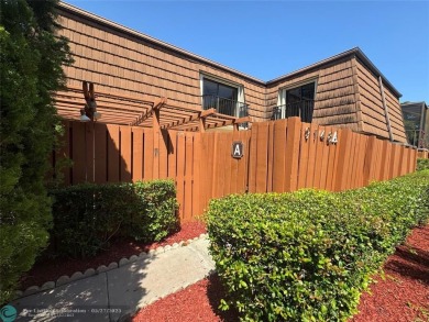 Move-in ready in the heart of Davie close to highways on Pine Island Ridge Country Club in Florida - for sale on GolfHomes.com, golf home, golf lot