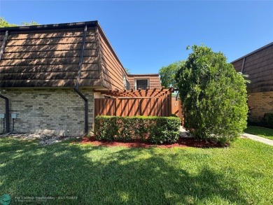 Move-in ready in the heart of Davie close to highways on Pine Island Ridge Country Club in Florida - for sale on GolfHomes.com, golf home, golf lot