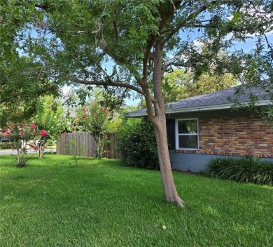 LOCATION, LOCATION, LOCATION... Welcome Home to this 3/2 on The Golf Club of Ocala in Florida - for sale on GolfHomes.com, golf home, golf lot