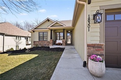 Located in the desirable Rollins Landing neighborhood, this home on Paradise Pointe Golf Complex in Missouri - for sale on GolfHomes.com, golf home, golf lot