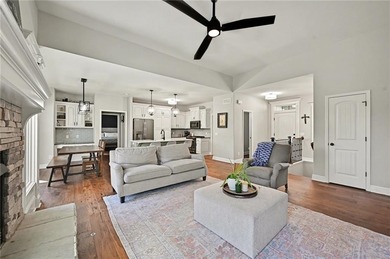 Located in the desirable Rollins Landing neighborhood, this home on Paradise Pointe Golf Complex in Missouri - for sale on GolfHomes.com, golf home, golf lot