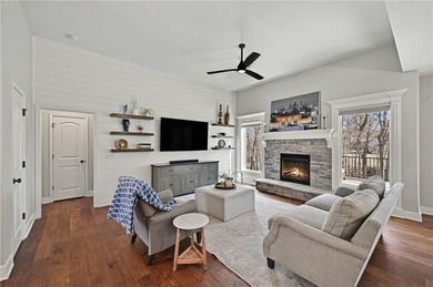 Located in the desirable Rollins Landing neighborhood, this home on Paradise Pointe Golf Complex in Missouri - for sale on GolfHomes.com, golf home, golf lot