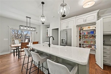 Located in the desirable Rollins Landing neighborhood, this home on Paradise Pointe Golf Complex in Missouri - for sale on GolfHomes.com, golf home, golf lot