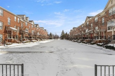 This beautiful 2-bedroom condo in Southfield offers an array of on Evergreen Hills Golf Course in Michigan - for sale on GolfHomes.com, golf home, golf lot