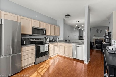 This beautiful 2-bedroom condo in Southfield offers an array of on Evergreen Hills Golf Course in Michigan - for sale on GolfHomes.com, golf home, golf lot