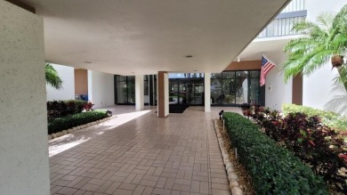 Discover this renovated 2-bedroom, 2-bathroom condo that on  in Florida - for sale on GolfHomes.com, golf home, golf lot