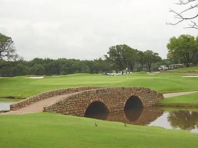 Golf Course Living with Water Views -- No HOA!
Nestled on the on Sugar Tree Golf and Country Club in Texas - for sale on GolfHomes.com, golf home, golf lot