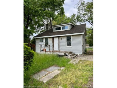 Two bedroom bungalow between Duck Lake and White Lake on a wide on Highland Hills Golf Course in Michigan - for sale on GolfHomes.com, golf home, golf lot