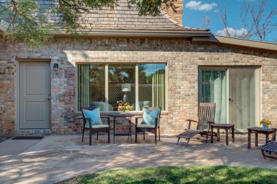 Welcome to your new life of luxury. This stunning townhome in on LakeRidge Country Club in Texas - for sale on GolfHomes.com, golf home, golf lot