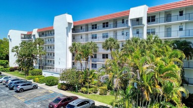 Beautifully maintained 2nd-floor 1-bedroom, 1.5-bath condo with on  in Florida - for sale on GolfHomes.com, golf home, golf lot