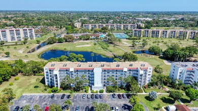 Beautifully maintained 2nd-floor 1-bedroom, 1.5-bath condo with on  in Florida - for sale on GolfHomes.com, golf home, golf lot