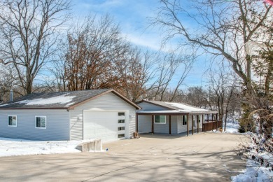 Lakefront Home with Tons of Character and Great Location! on Oak Run Golf Course in Illinois - for sale on GolfHomes.com, golf home, golf lot