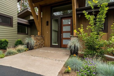Beautiful single-level home in Widgi Creek, situated on a on Widgi Creek Golf Club in Oregon - for sale on GolfHomes.com, golf home, golf lot