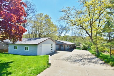 Lakefront Home with Tons of Character and Great Location! on Oak Run Golf Course in Illinois - for sale on GolfHomes.com, golf home, golf lot