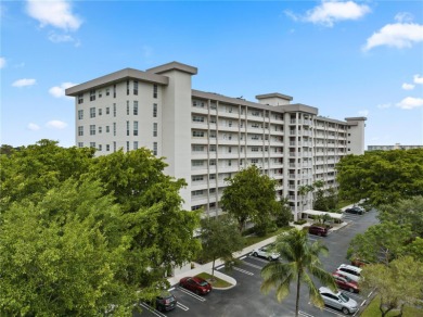 Motivated Seller - Beautifully updated 3/2 corner unit with on Palm-Aire Country Club and Resort - Palms in Florida - for sale on GolfHomes.com, golf home, golf lot