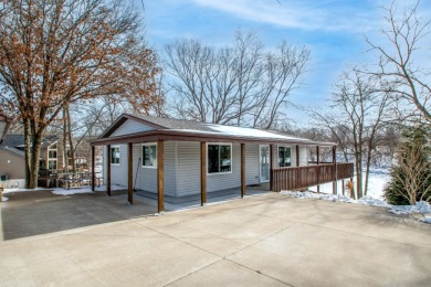 Lakefront Home with Tons of Character and Great Location! on Oak Run Golf Course in Illinois - for sale on GolfHomes.com, golf home, golf lot