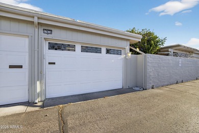 ASSUMABLE 5.1% MTG. Spacious open living in a coveted location on Sun City-Willow Creek / Willow Brook  in Arizona - for sale on GolfHomes.com, golf home, golf lot