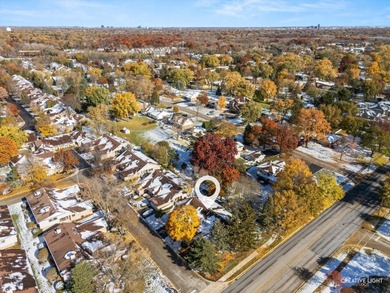 Beautifully maintained ranch-style townhome in Bloomingdale's on Indian Lakes Resort in Illinois - for sale on GolfHomes.com, golf home, golf lot