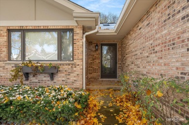 Beautifully maintained ranch-style townhome in Bloomingdale's on Indian Lakes Resort in Illinois - for sale on GolfHomes.com, golf home, golf lot