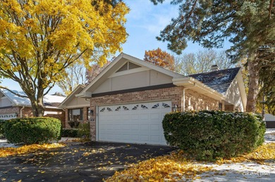 Beautifully maintained ranch-style townhome in Bloomingdale's on Indian Lakes Resort in Illinois - for sale on GolfHomes.com, golf home, golf lot