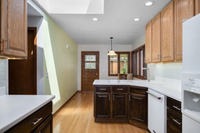 Airy & Elegant Bi-Level Retreat - Move-In Ready in a Great Mount on Mt. Prospect Golf Club in Illinois - for sale on GolfHomes.com, golf home, golf lot