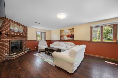 Airy & Elegant Bi-Level Retreat - Move-In Ready in a Great Mount on Mt. Prospect Golf Club in Illinois - for sale on GolfHomes.com, golf home, golf lot