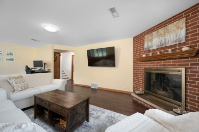 Airy & Elegant Bi-Level Retreat - Move-In Ready in a Great Mount on Mt. Prospect Golf Club in Illinois - for sale on GolfHomes.com, golf home, golf lot