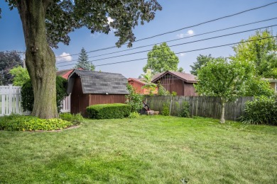 Airy & Elegant Bi-Level Retreat - Move-In Ready in a Great Mount on Mt. Prospect Golf Club in Illinois - for sale on GolfHomes.com, golf home, golf lot