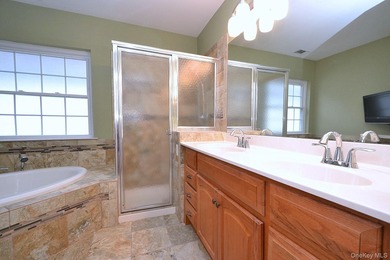 Beautifully maintained 2 Bedroom, 2 Bath *Devon 2* model in on Birchwood at Spring Lake in New York - for sale on GolfHomes.com, golf home, golf lot