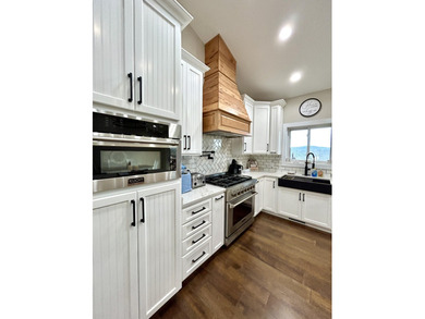 Luxury custom-built home near Lake Cumberland offering on Woodson Bend Resort in Kentucky - for sale on GolfHomes.com, golf home, golf lot