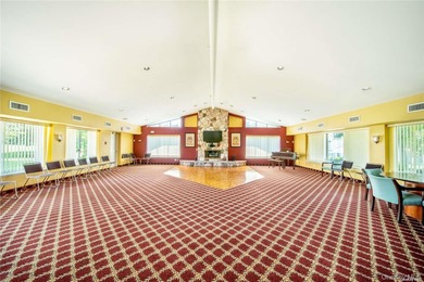 Beautifully maintained 2 Bedroom, 2 Bath *Devon 2* model in on Birchwood at Spring Lake in New York - for sale on GolfHomes.com, golf home, golf lot