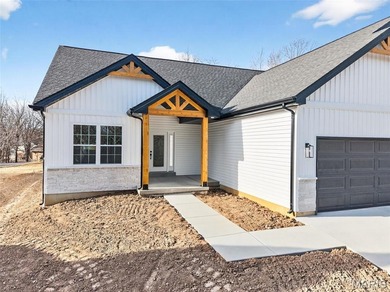 Welcome to this beautifully crafted 3 bedroom, 2.5 bath home on Incline Village Golf Course in Missouri - for sale on GolfHomes.com, golf home, golf lot