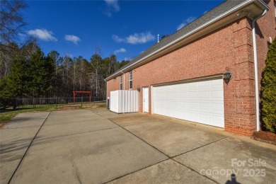 4 Bedroom, Full Brick Home located near Cowans Ford Golf Club on Cowans Ford Country Club in North Carolina - for sale on GolfHomes.com, golf home, golf lot