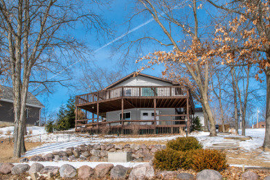 Lakefront Home with Tons of Character and Great Location! on Oak Run Golf Course in Illinois - for sale on GolfHomes.com, golf home, golf lot