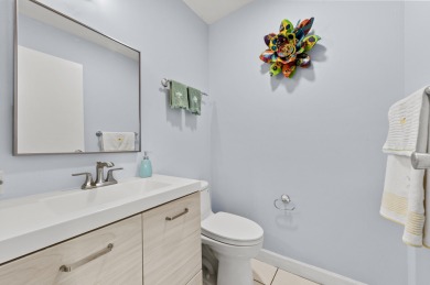 Charming 1-bedroom condo in the vibrant 55+ Kings Point on Kings Point Golf - Executive in Florida - for sale on GolfHomes.com, golf home, golf lot