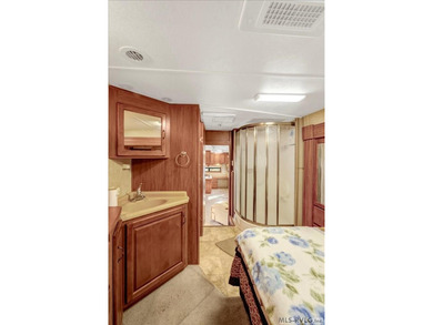 Beautifully maintained 2007 DoubleTree Select Suite camper - on River Ridge Golf Club in Virginia - for sale on GolfHomes.com, golf home, golf lot