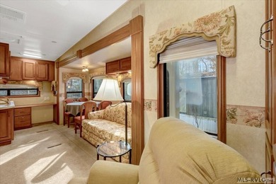 Beautifully maintained 2007 DoubleTree Select Suite camper - on River Ridge Golf Club in Virginia - for sale on GolfHomes.com, golf home, golf lot
