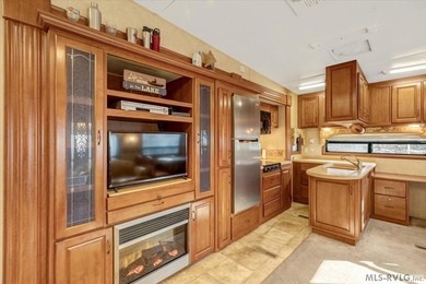 Beautifully maintained 2007 DoubleTree Select Suite camper - on River Ridge Golf Club in Virginia - for sale on GolfHomes.com, golf home, golf lot