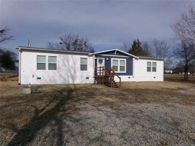 Fully furnished home with hot tub and READY-TO-MOVE-IN located on Arrowhead State Park Golf Course in Oklahoma - for sale on GolfHomes.com, golf home, golf lot