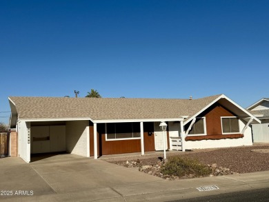 This move-in-ready home, located just one block from the golf on Sun City South Golf Course in Arizona - for sale on GolfHomes.com, golf home, golf lot