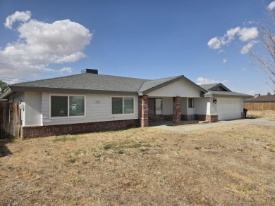 Remodeled 3 bedroom 2 bathroom house, new flooring throughout on Tierra Del Sol Golf Course in California - for sale on GolfHomes.com, golf home, golf lot