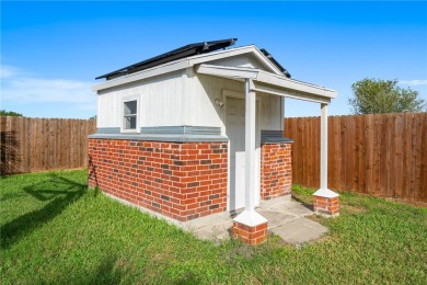 Custom designed and built in 2009, this beautiful home combines on L.E. Ramey Golf Course in Texas - for sale on GolfHomes.com, golf home, golf lot